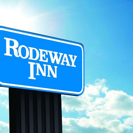 Rodeway Inn Pittsfield Bagian luar foto