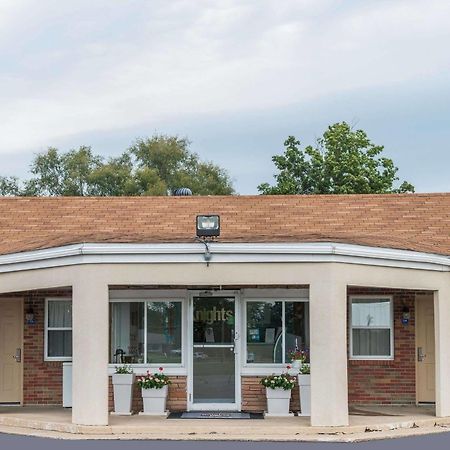 Rodeway Inn Pittsfield Bagian luar foto