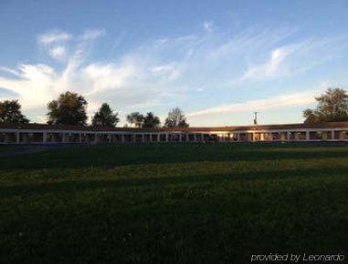Rodeway Inn Pittsfield Bagian luar foto