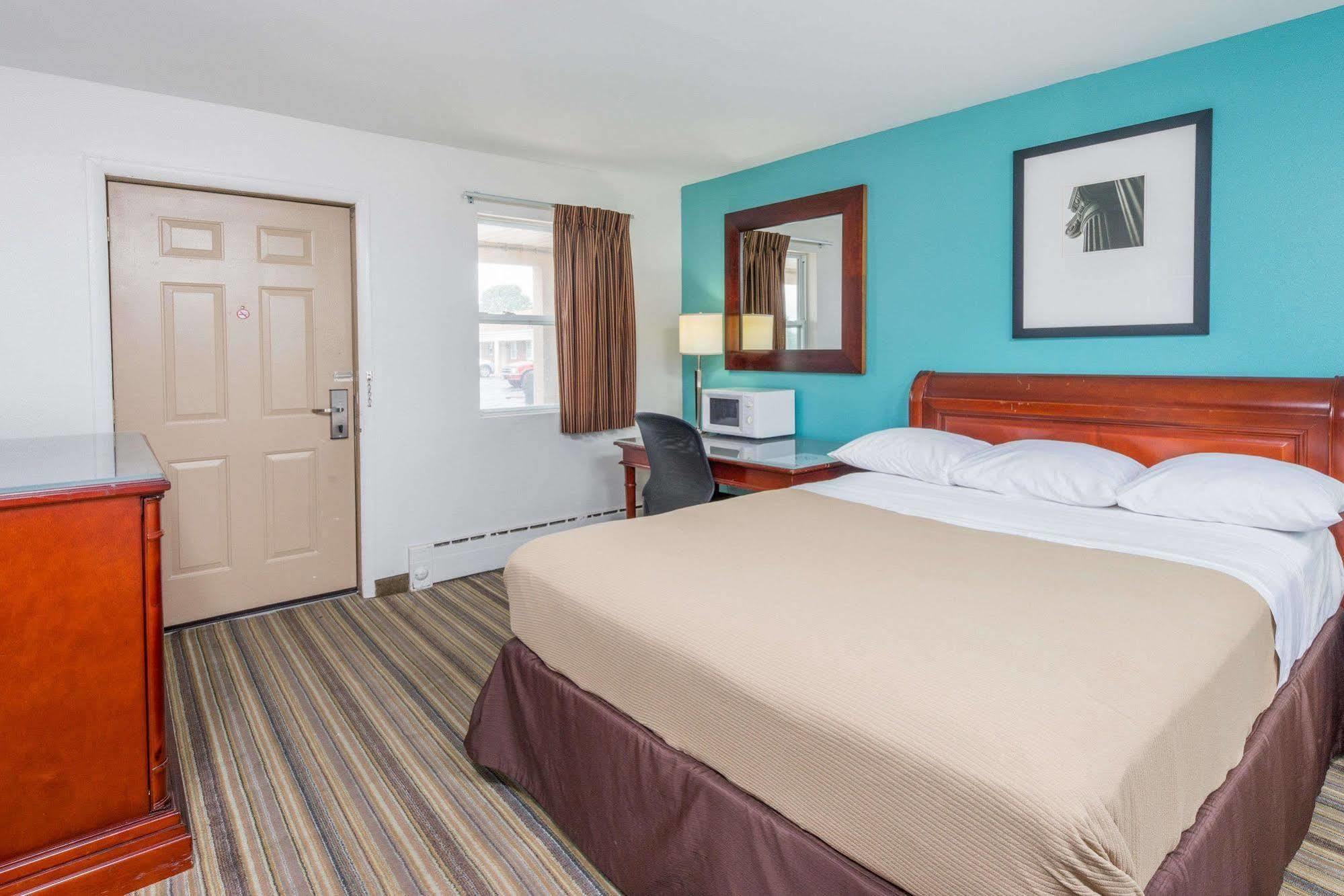 Rodeway Inn Pittsfield Bagian luar foto