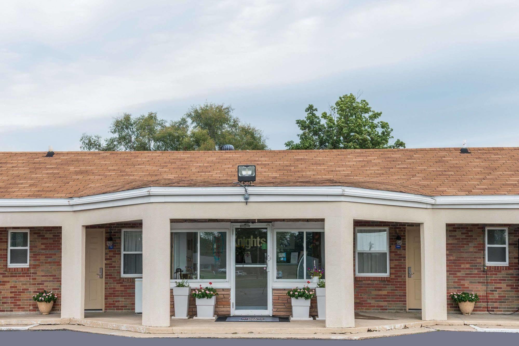 Rodeway Inn Pittsfield Bagian luar foto